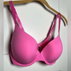 NWOT Victoria's Secret T-Shirt Lightly Lined Vibrant Pink Bra